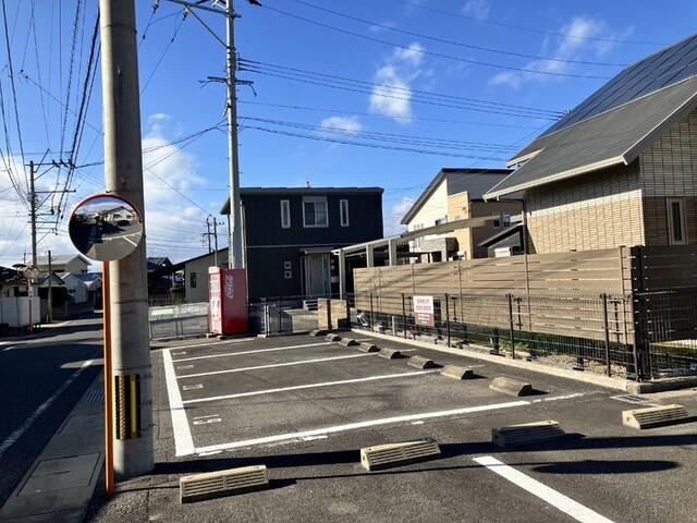 ウィルモア原口　B棟（203） 駐車場