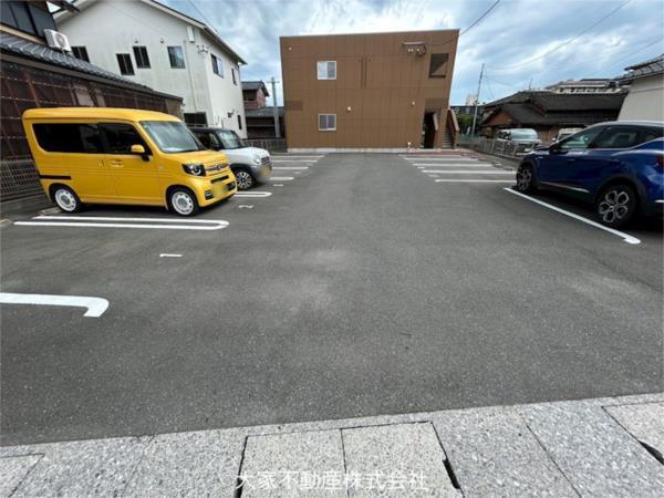 KO OLINA（105） 駐車場