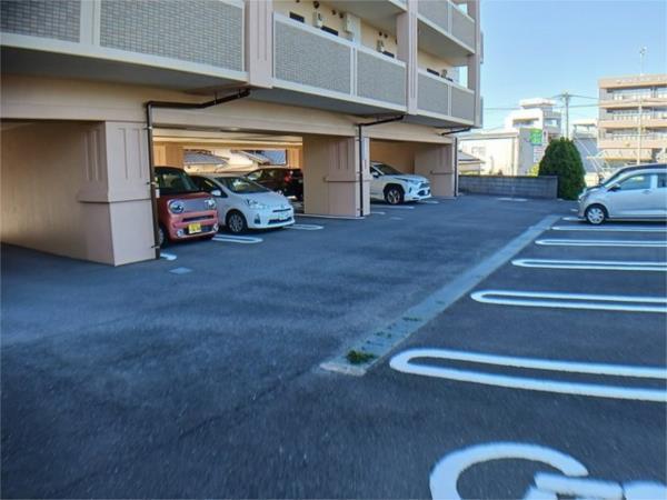 ステートリーマンション鷲崎（605） 駐車場