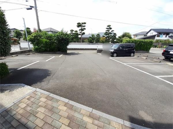 リバティ（202） 駐車場