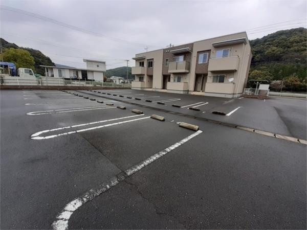 ベルメゾン　Ａ（201） 駐車場