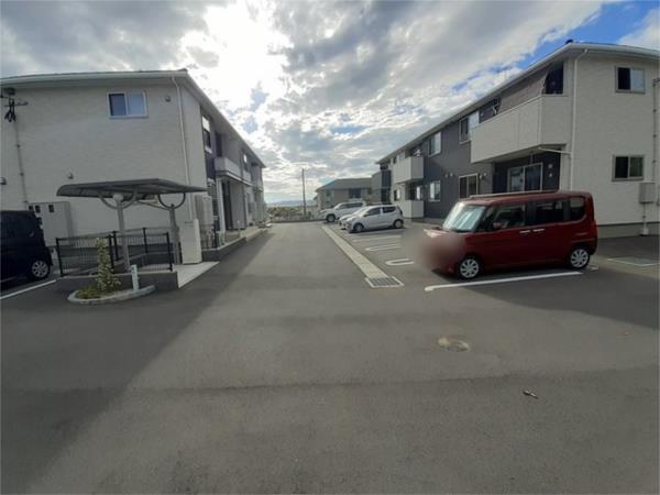 グランドソレイユ富の原　I（101） 駐車場