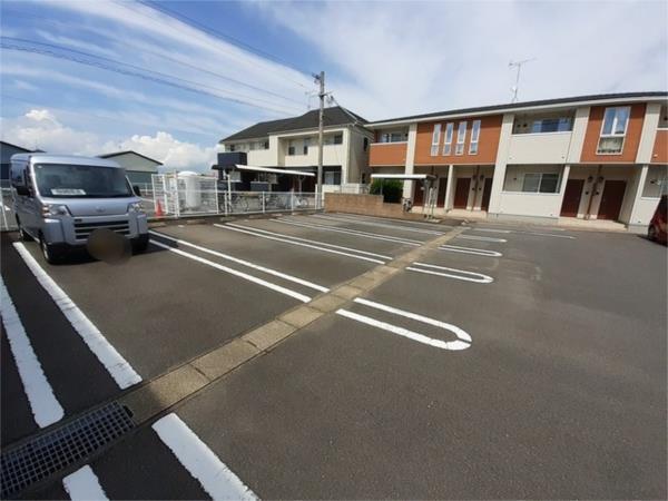 フレーシュ・メゾン（101） 駐車場