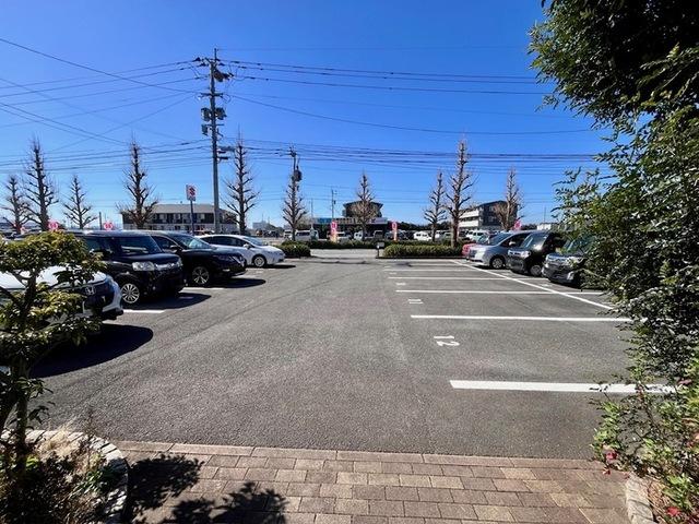 ロイヤルレジデンス　A棟（202） 駐車場