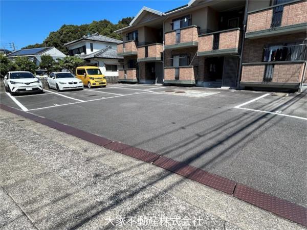 ブラオビューネ（103） 駐車場