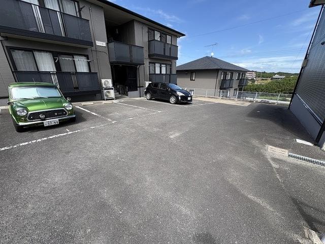 サンライズヒル福田E棟（202） 駐車場