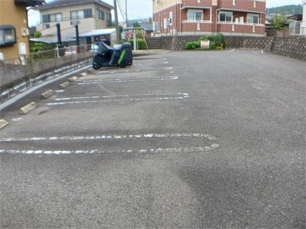 サリチェ（102） 駐車場