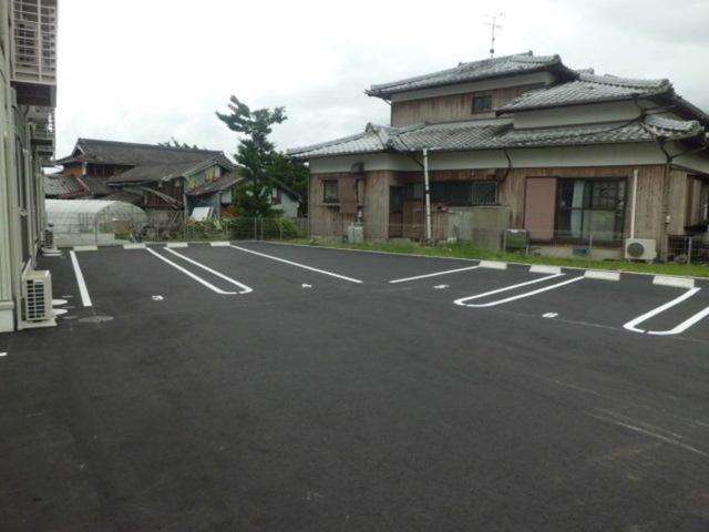 カノン・エム（201） 駐車場