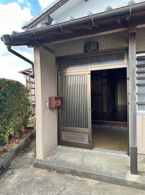 平山町 売家 玄関