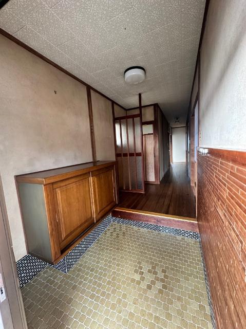 平山町 売家 玄関