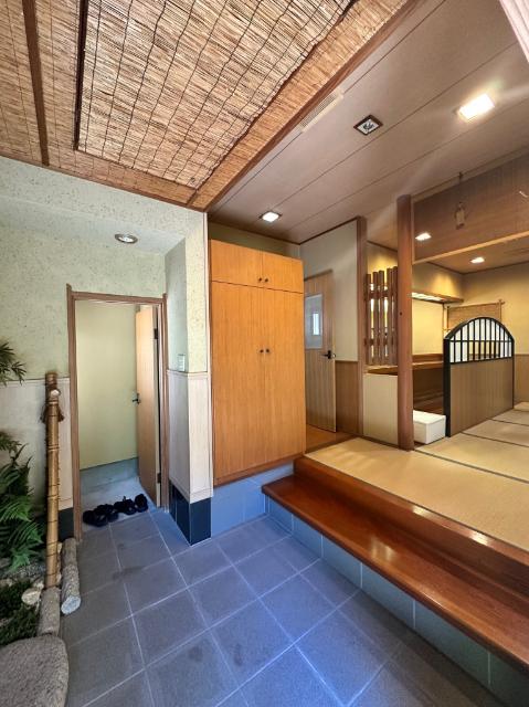 小船越町 店舗併用住宅 玄関