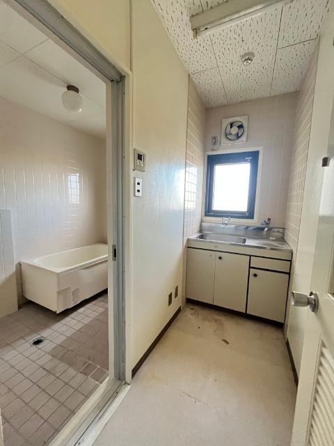 森山町本村売事務所兼住居 洗面