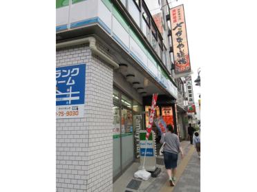 ファミリーマート都立大学駅前店：452m