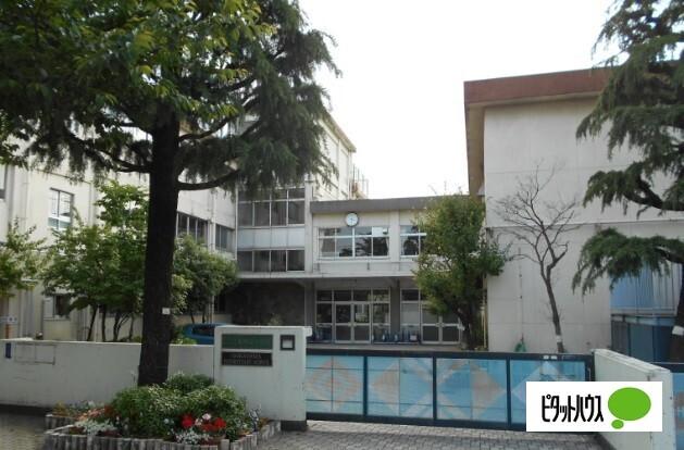 目黒区立大岡山小学校：677m