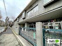 世田谷区立東深沢小学校：511m