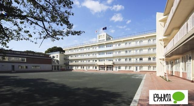 私立八雲学園中学校：762m