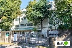 目黒区立東山中学校：726m