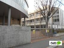 世田谷区立深沢中学校：445m