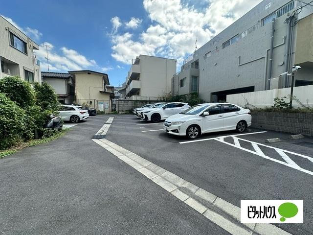レジディア都立大 駐車場