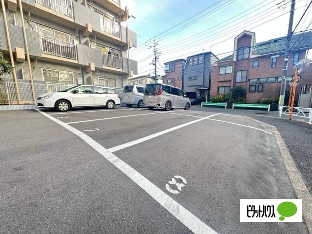 ハウス大岡山 駐車場