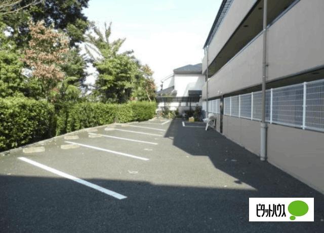 ガーデンハウス目黒 駐車場