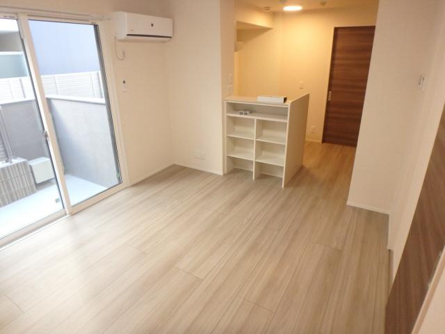 Ｄ‐ｒｏｏｍ　ＷＥＳＴ　ＰＡＲＫ　西宮北口 リビング