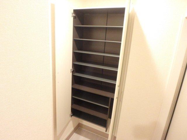 Ｄ‐ｒｏｏｍ　ＷＥＳＴ　ＰＡＲＫ　西宮北口 玄関
