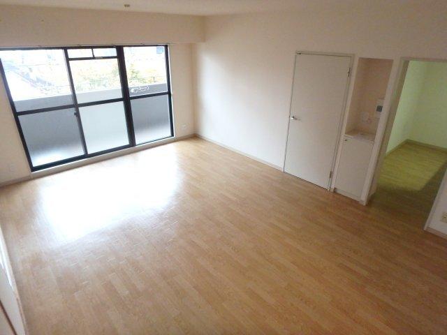 ドムストリア 部屋画像