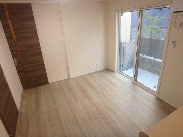 Ｄ‐ｒｏｏｍ　ＷＥＳＴ　ＰＡＲＫ　西宮北口 リビング