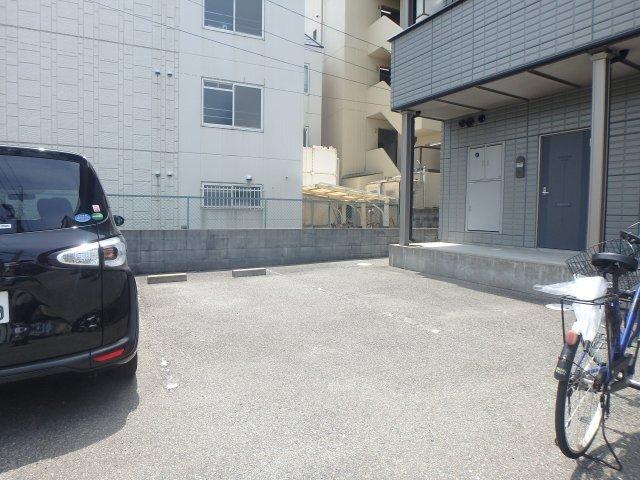 リブレメゾン甲東園エスト 駐車場