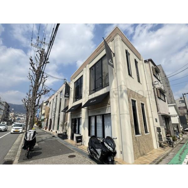 落ち着いた雰囲気の外観です