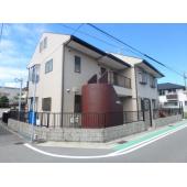 階段の塗料は阪急電車と同じ塗料です