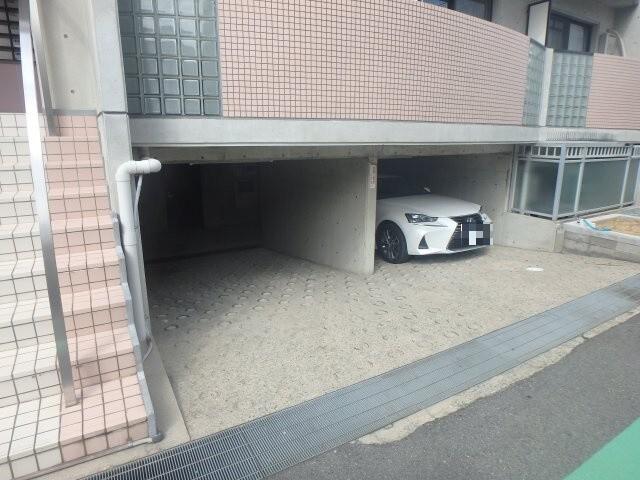 メゾン・ジュリアナ・モンド 駐車場