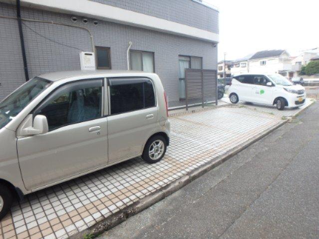 グランディア甲東園 駐車場