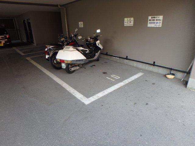 ドムストリア 駐車場