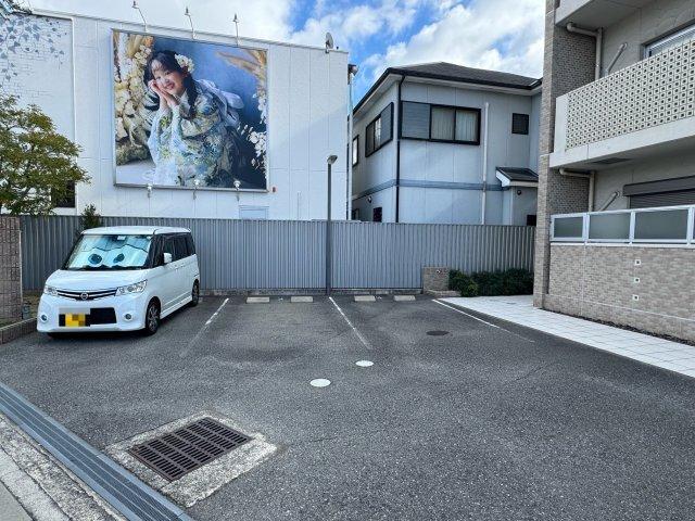 グランクリュ西宮 駐車場
