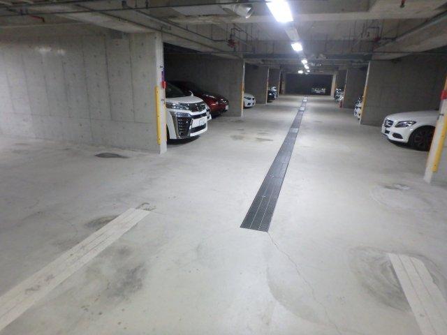 阪急西宮マンション 駐車場