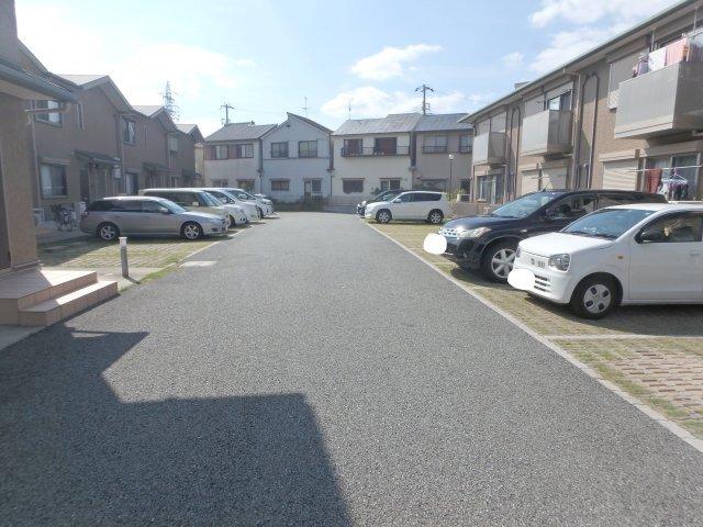 フレッツァ西宮堤町 駐車場