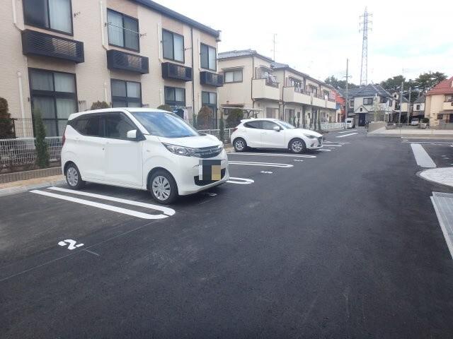 ルミナーレ 駐車場