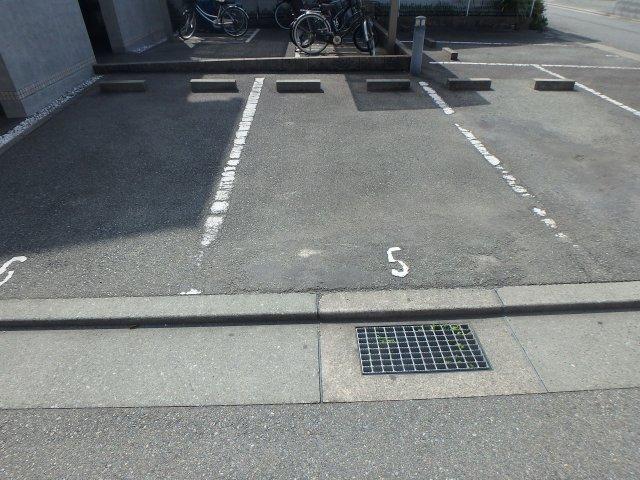 ＣＯＺＹ　ＳＱＵＡＲＥ 駐車場