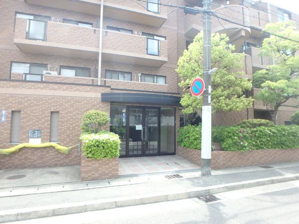 ネオハイツ甲子園口 エントランス