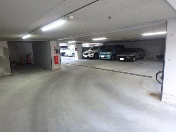 ジャルダン上ケ原一番館 駐車場