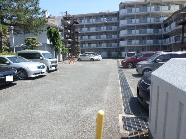武庫川スカイハイツ 駐車場