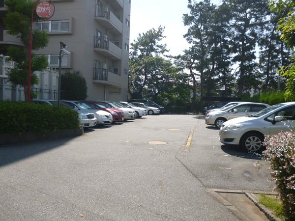 パラツィーナセシリア仁川弐番館 駐車場