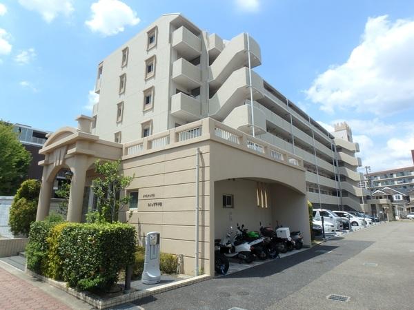 シャルマンフジエミュゼ甲子園 外観