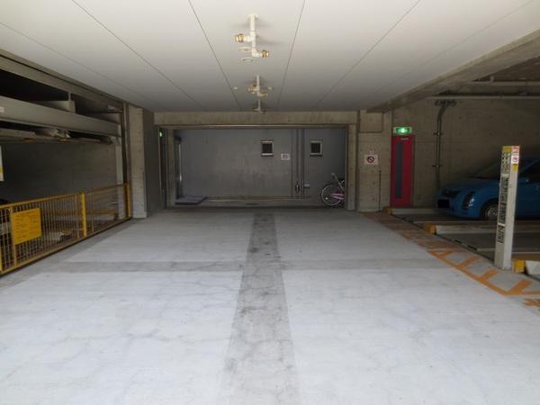 パレ苦楽園口 駐車場
