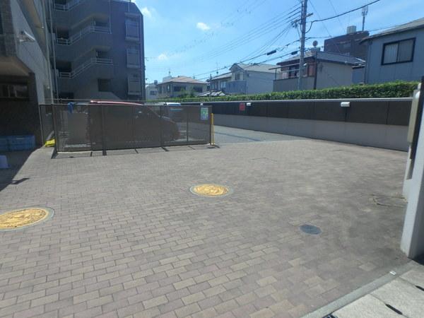 ローレルコート西宮北口 駐車場