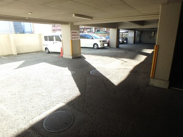 和光ハイマート西宮 駐車場
