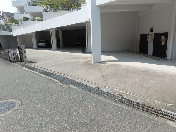仁川ベルエアーコートB棟 駐車場