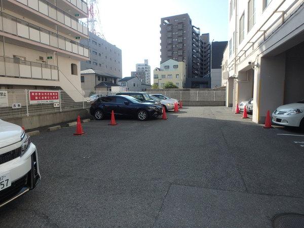 オリーブハイツ西宮 駐車場